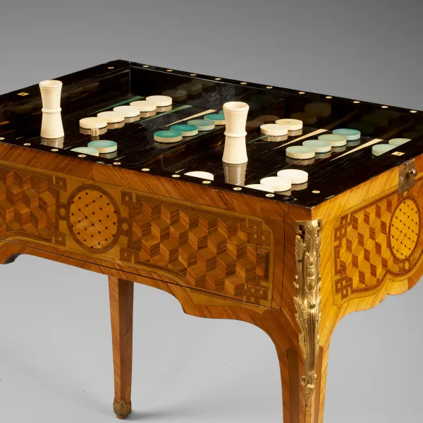 Guillaume KEMP, Table à jeux multiples (détail), 3e quart XVIIIe siècle. © Crédit photographique : Fondation Gandur pour l’Art, Genève. Photographe : Thierry Ollivier